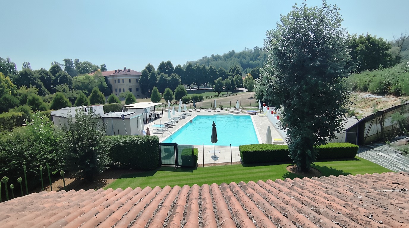 Piscina del comprensorio Il Feudo vista dalla villa